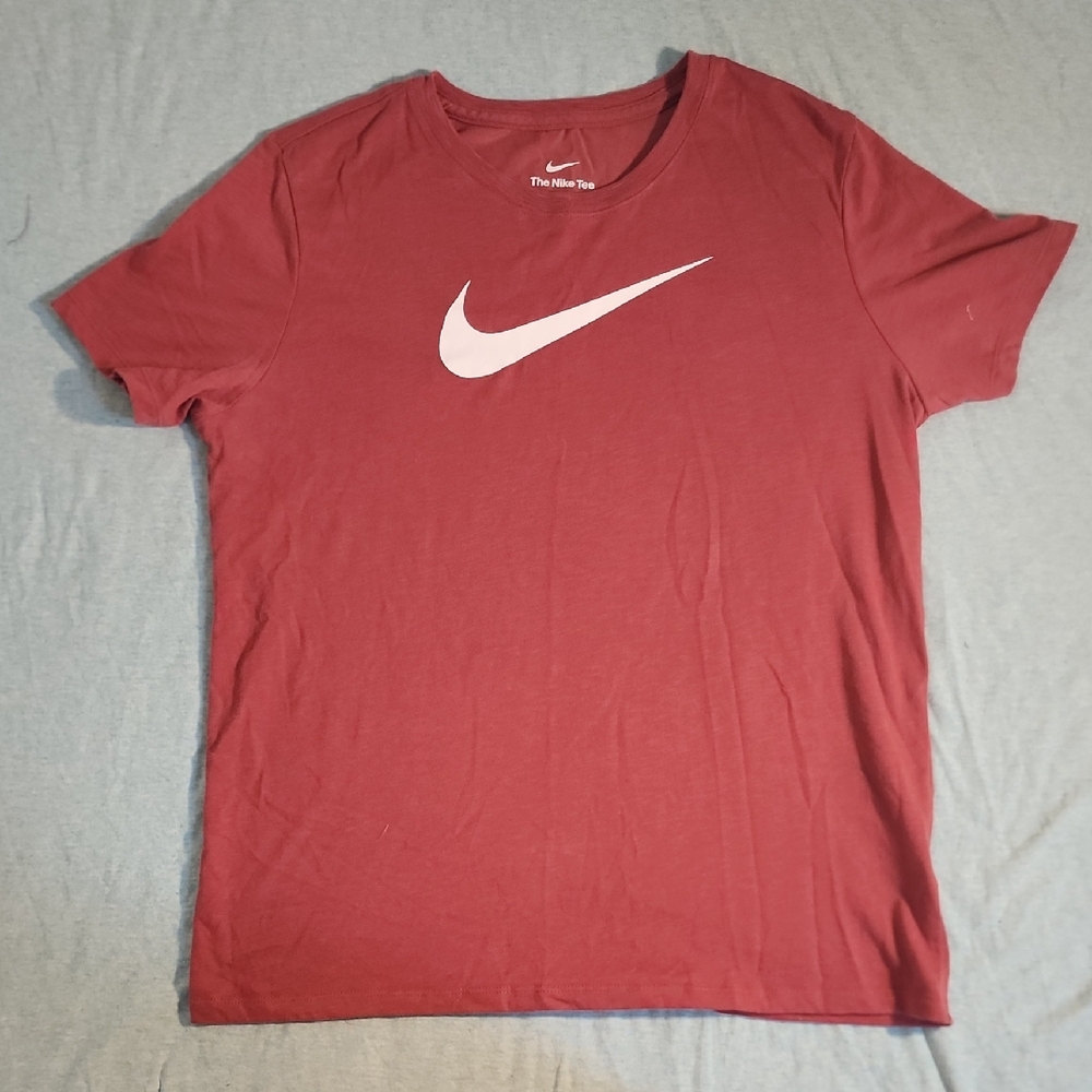 Nike Woman's Maroon Short Sleeve Tee